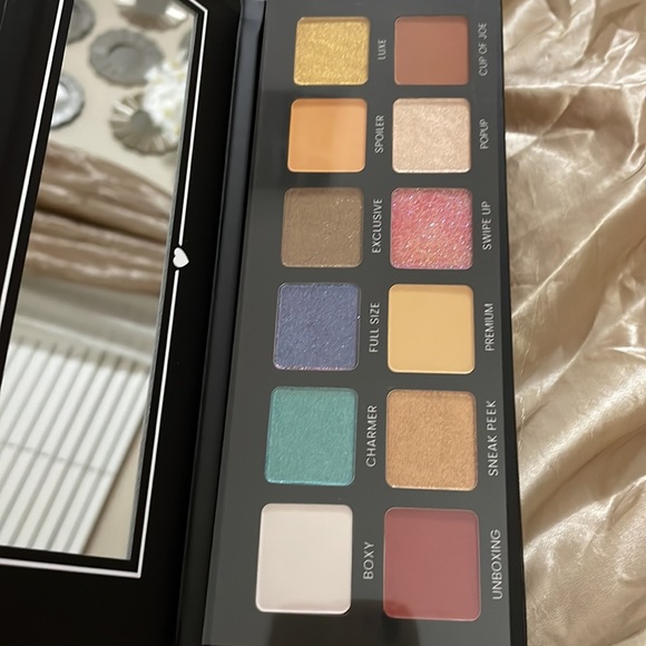 Boxy Charm eyeshadow palette~Hello Charmer - Picture 2 of 8